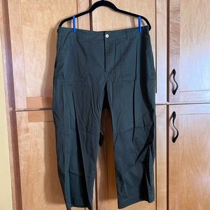 Chicos size 3 cropped pants, Green